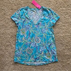 Lilly Pulitzer Etta V‎ Neck Bermuda Blue Turtle Season V-Neck Tee